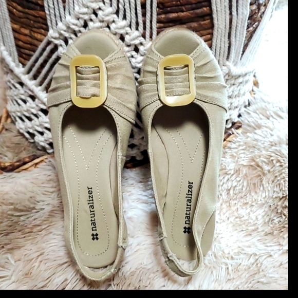 Naturalizer Sandals size 6M Excellent condition beautiful Khaki color fabric - Picture 7 of 15